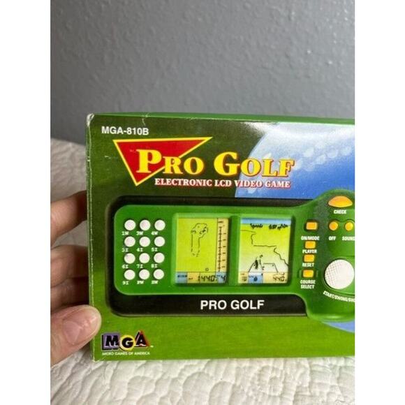 Pro Golf Electronic LCD Video Game Dual Screen MGA-810B Uses AAA Batteries - Picture 2 of 7